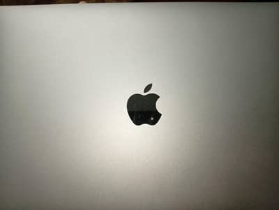 MacBook Pro 13" 2020 | i5 | 16 GB RAM | 1TB SSD | 4 Thunderbolts