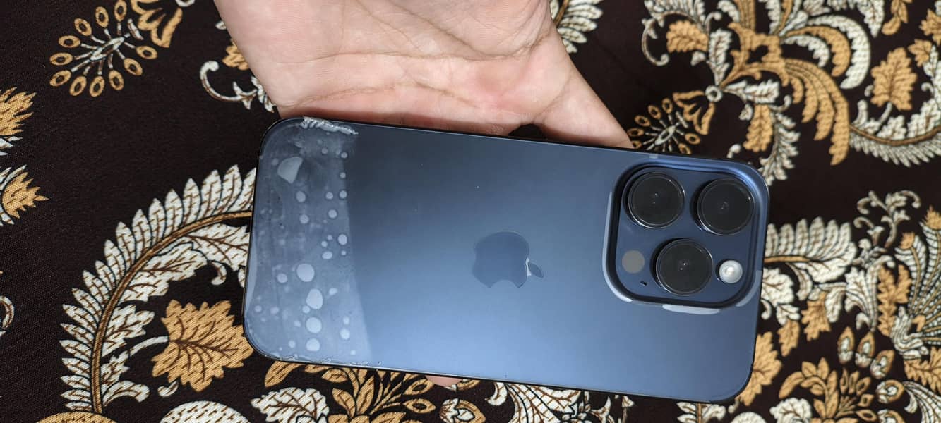 Apple iPhone 15 Pro 0