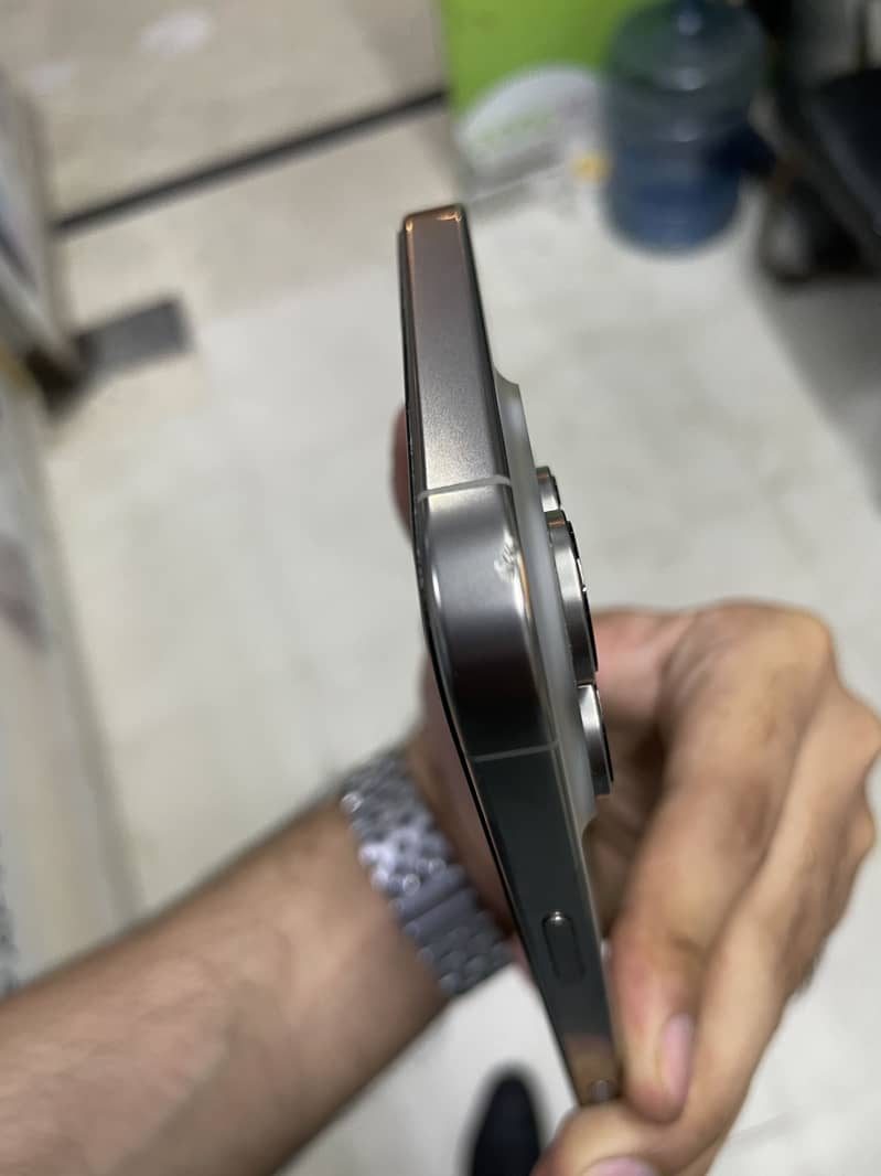 iPhone 16 Pro Max 3
