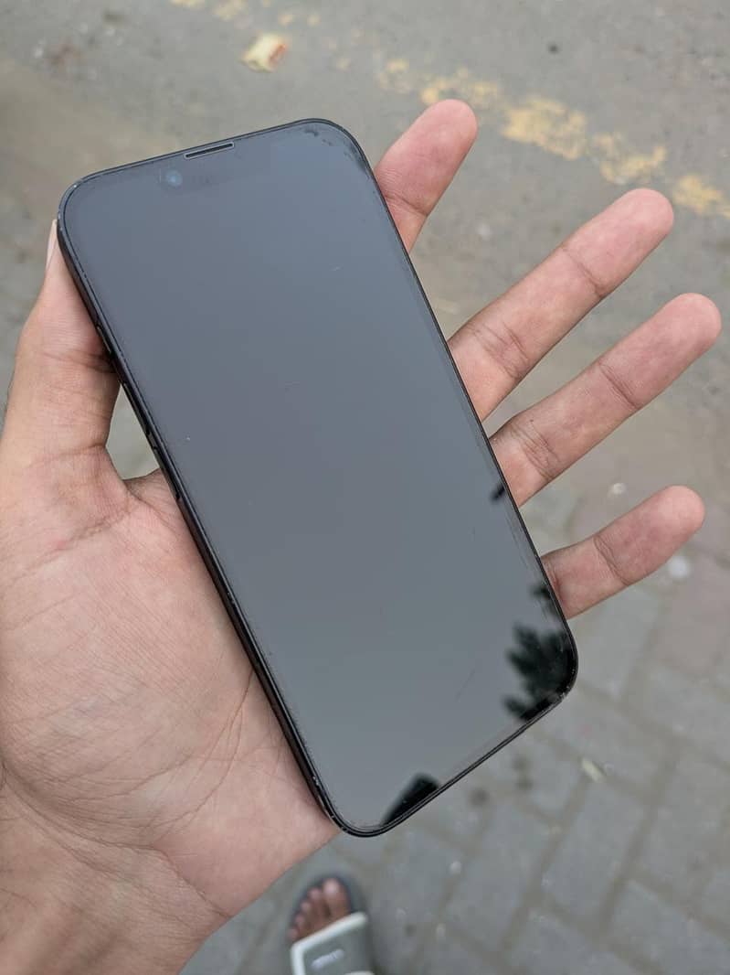 Apple iPhone 16e 1