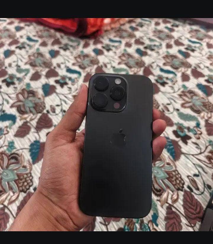 Apple iPhone 16 Pro 2