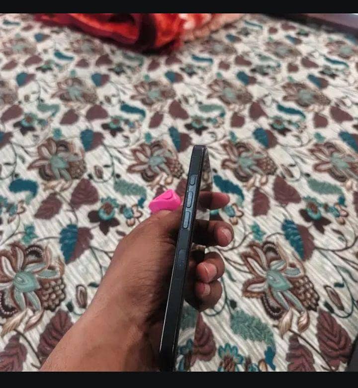 Apple iPhone 16 Pro 3