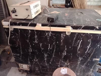 medium size freezer full working main hai