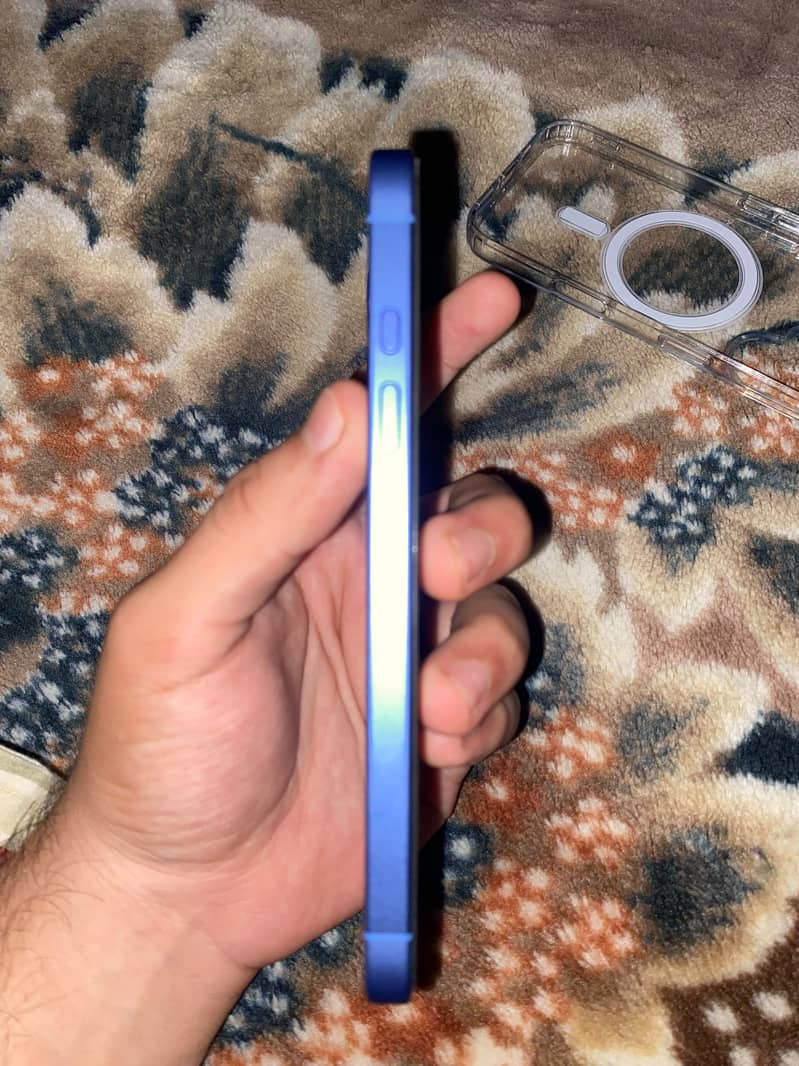 Apple iPhone 16 1