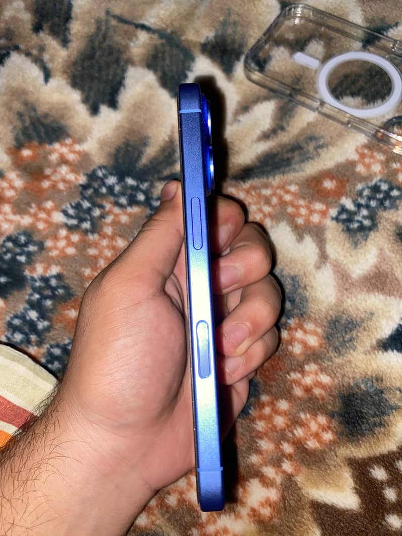 Apple iPhone 16 2