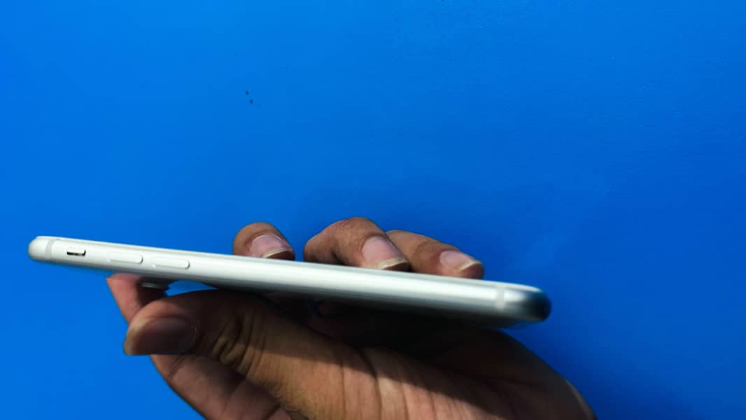 Apple iPhone 8 3