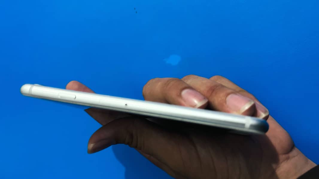 Apple iPhone 8 4
