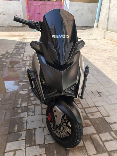 Revoo E52