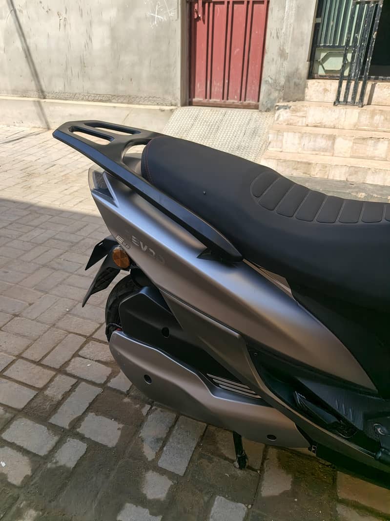 Revoo E52 2