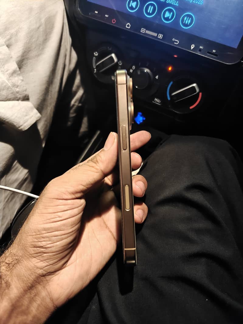 Apple iPhone 16 Pro 2