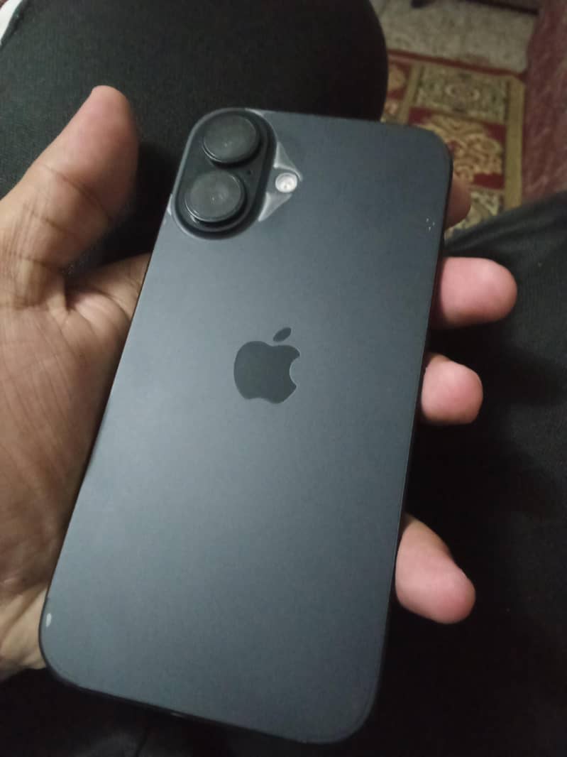 Apple iPhone 16 4