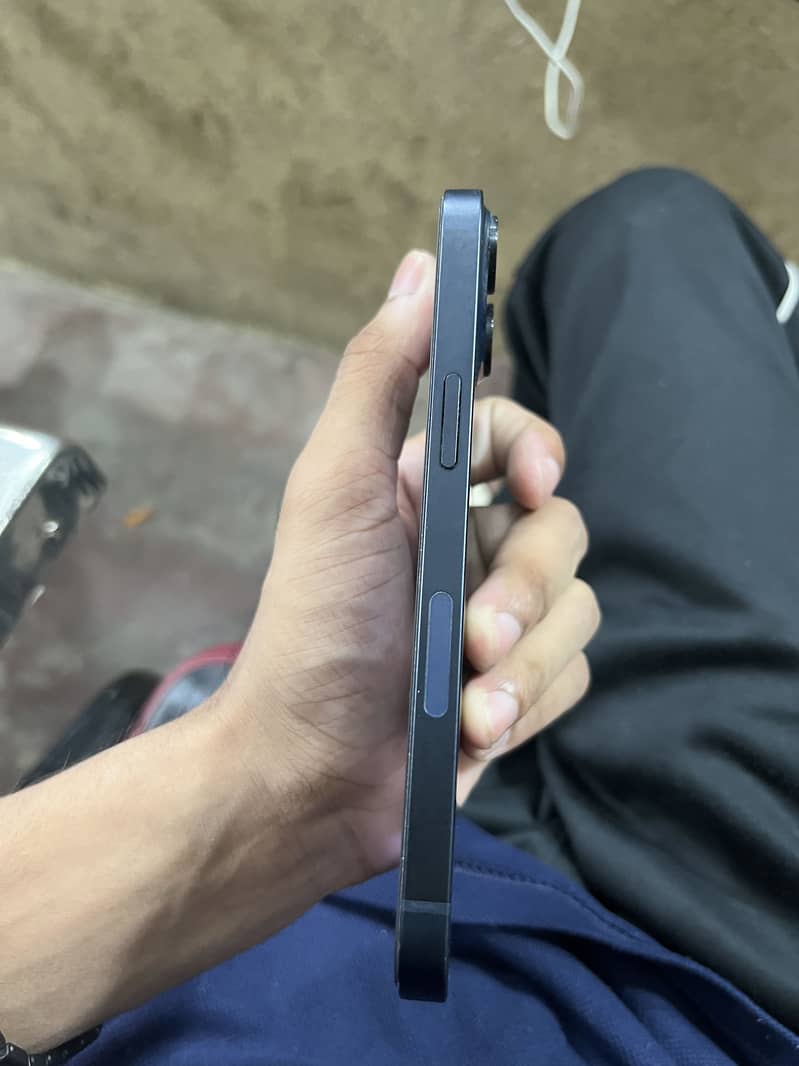 Apple iPhone 13 2