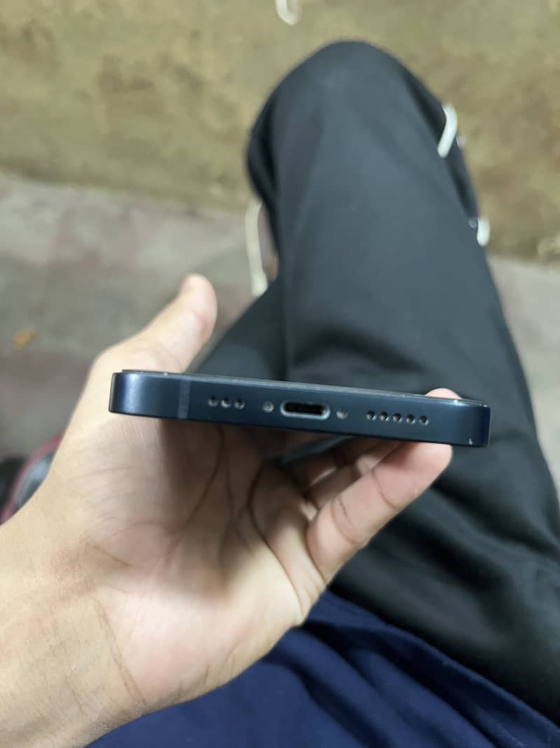 Apple iPhone 13 5