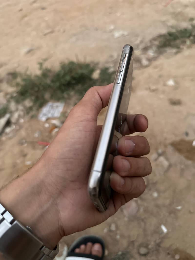 Apple iPhone 11 Pro 4