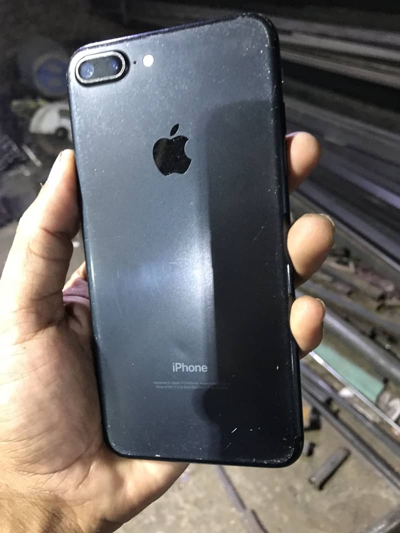 Apple iPhone 7 Plus 3