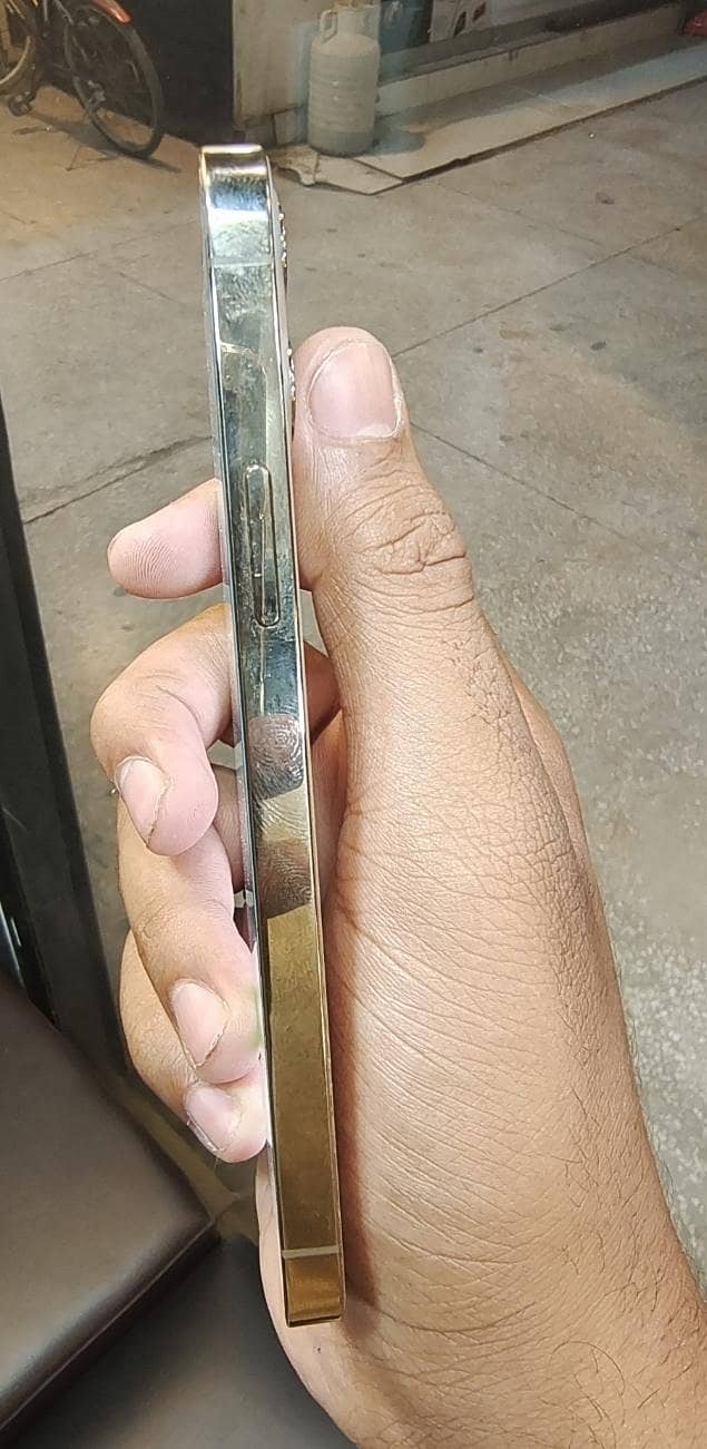iPhone 12 Pro 4
