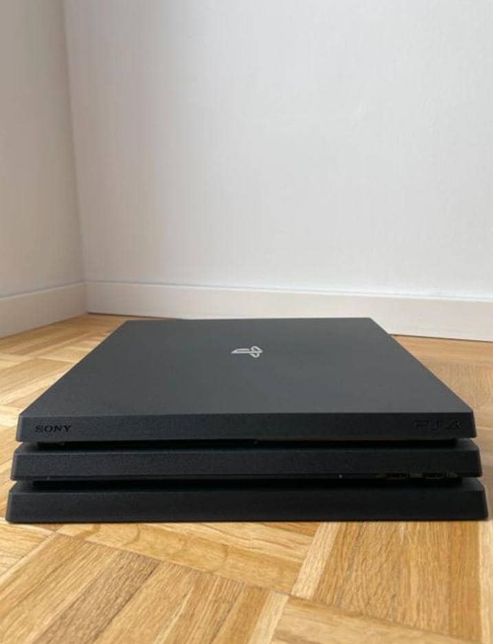 PS4 PRO (Jailbroken) (1TB) 10/10 2