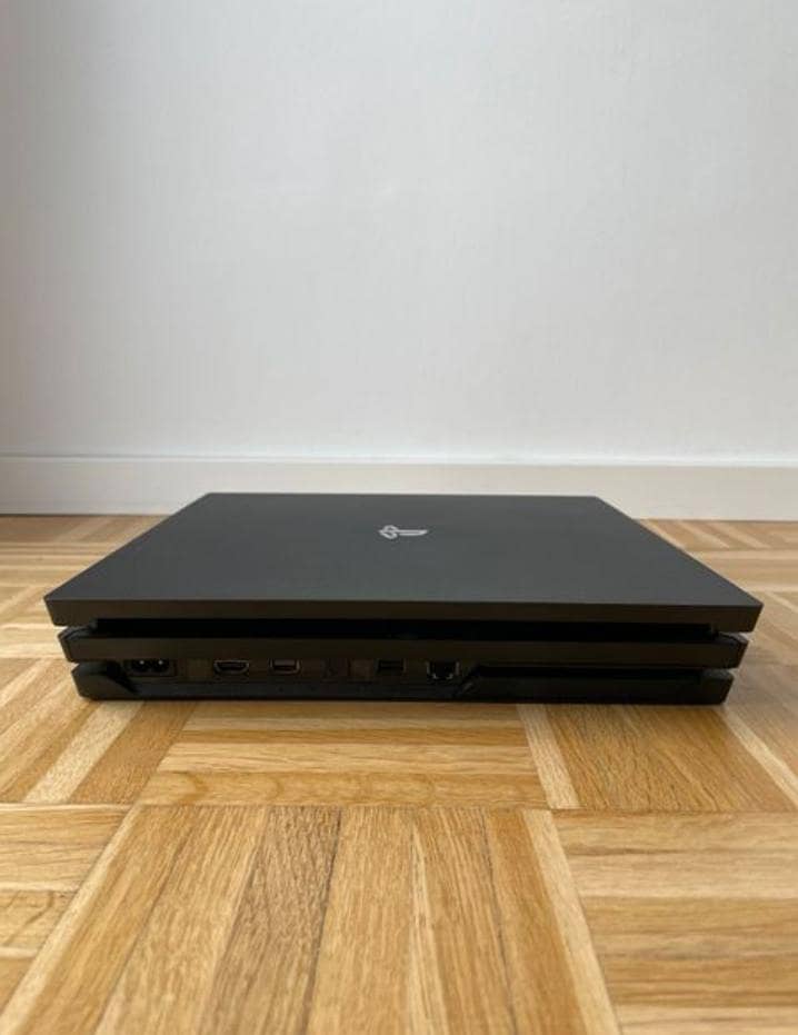 PS4 PRO (Jailbroken) (1TB) 10/10 3