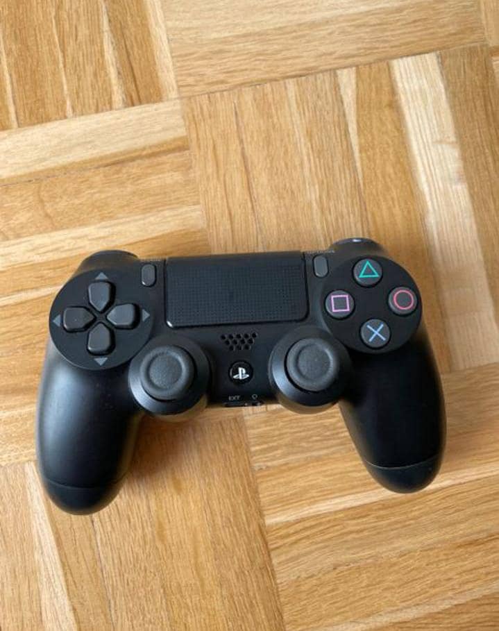 PS4 PRO (Jailbroken) (1TB) 10/10 4
