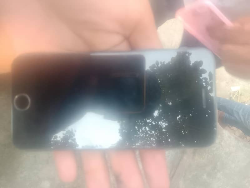 Apple iPhone 7 1