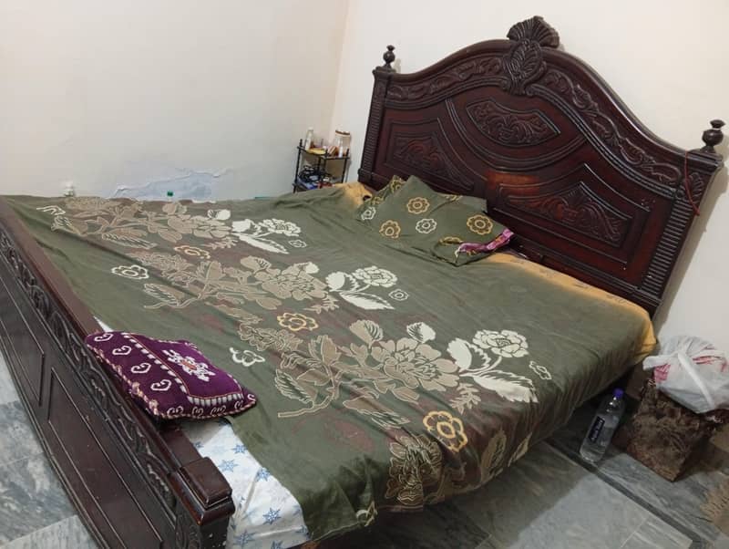 king-size bed 0