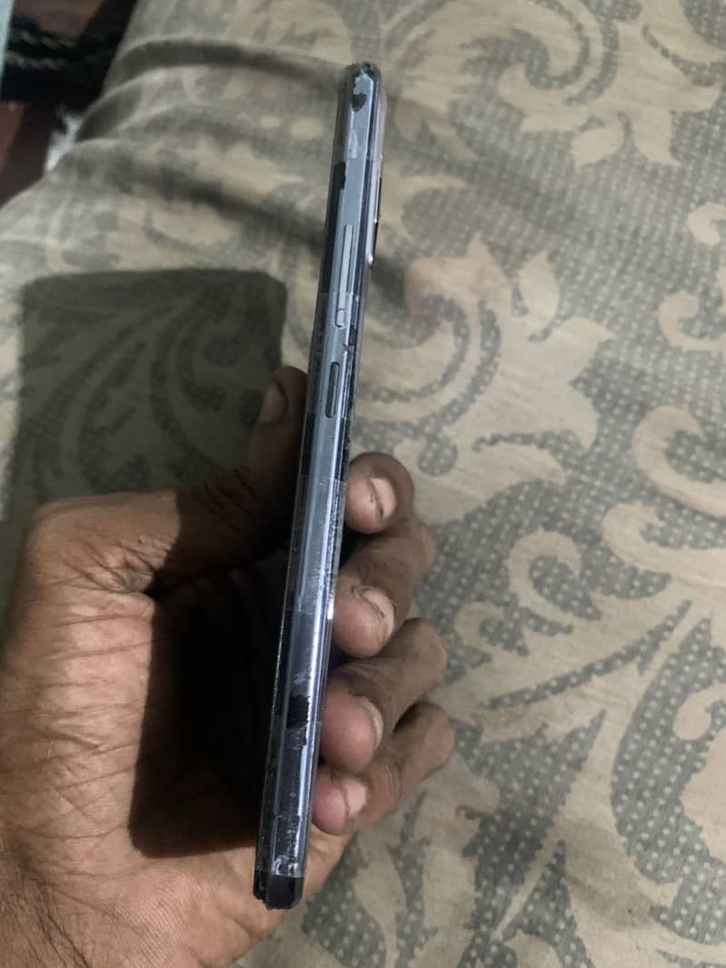 Vivo V21 4