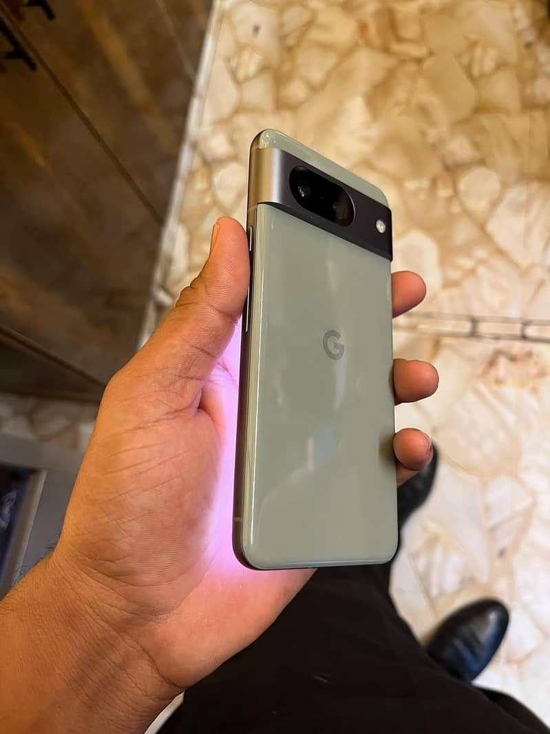 Google Pixel 8 4