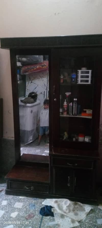 dressing Almari