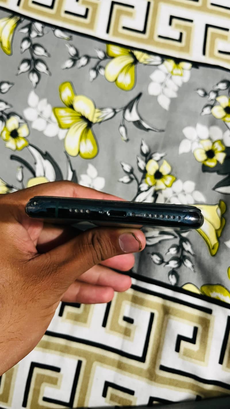 Apple iPhone 11 Pro Max 2