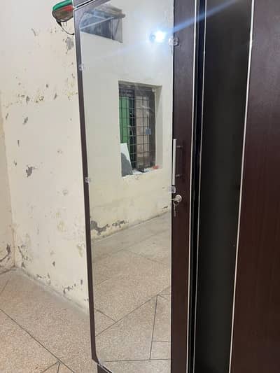 single door wordrobe with mirror 10/10