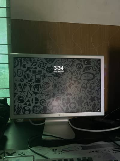 Apple  cinema 21.5 inch monitor 9/10