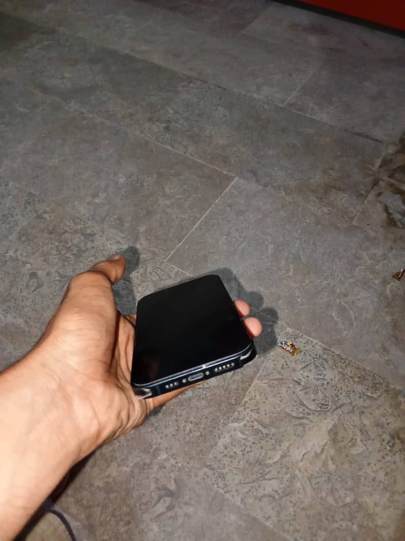 Apple iPhone 13 5