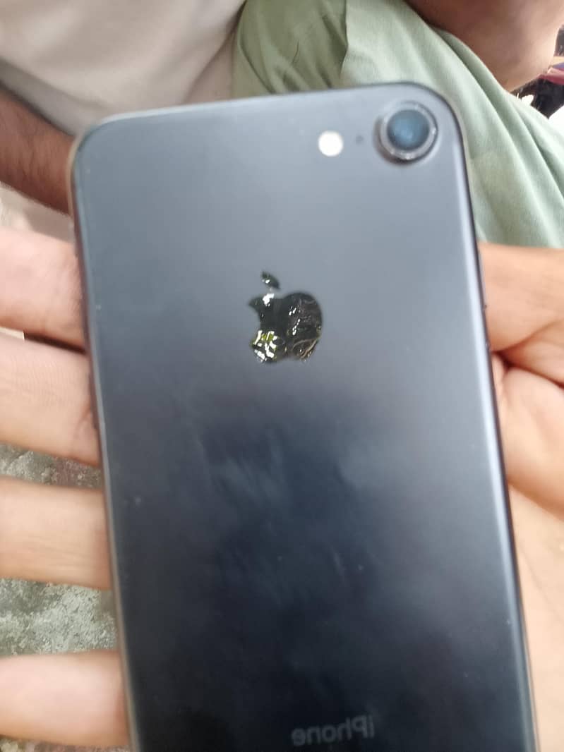 Apple iPhone 7 0