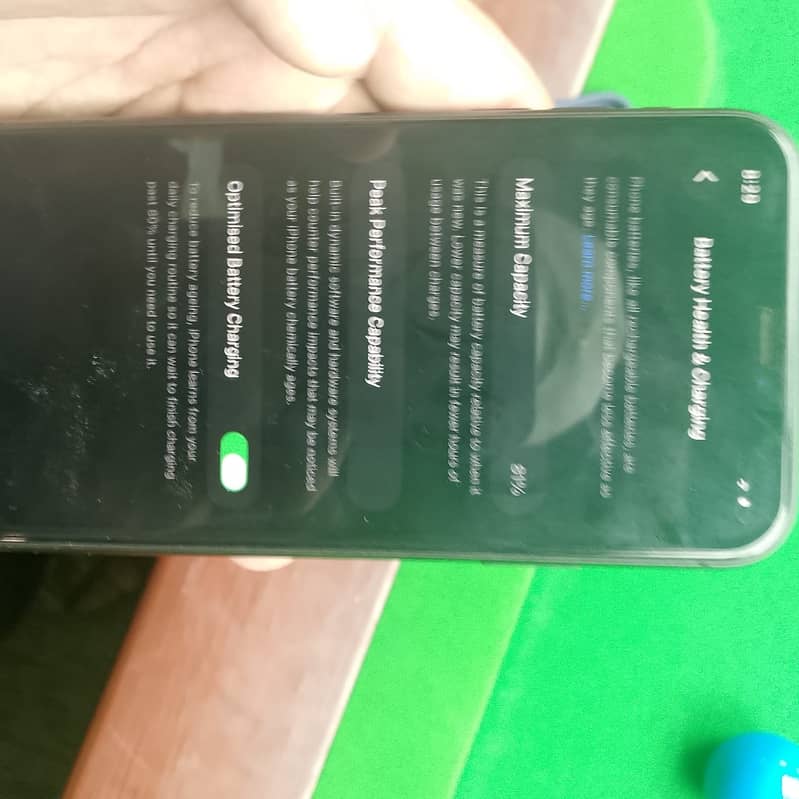 Apple iPhone 11 4