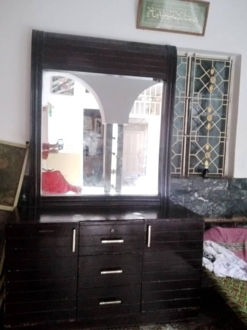 dressing table 0