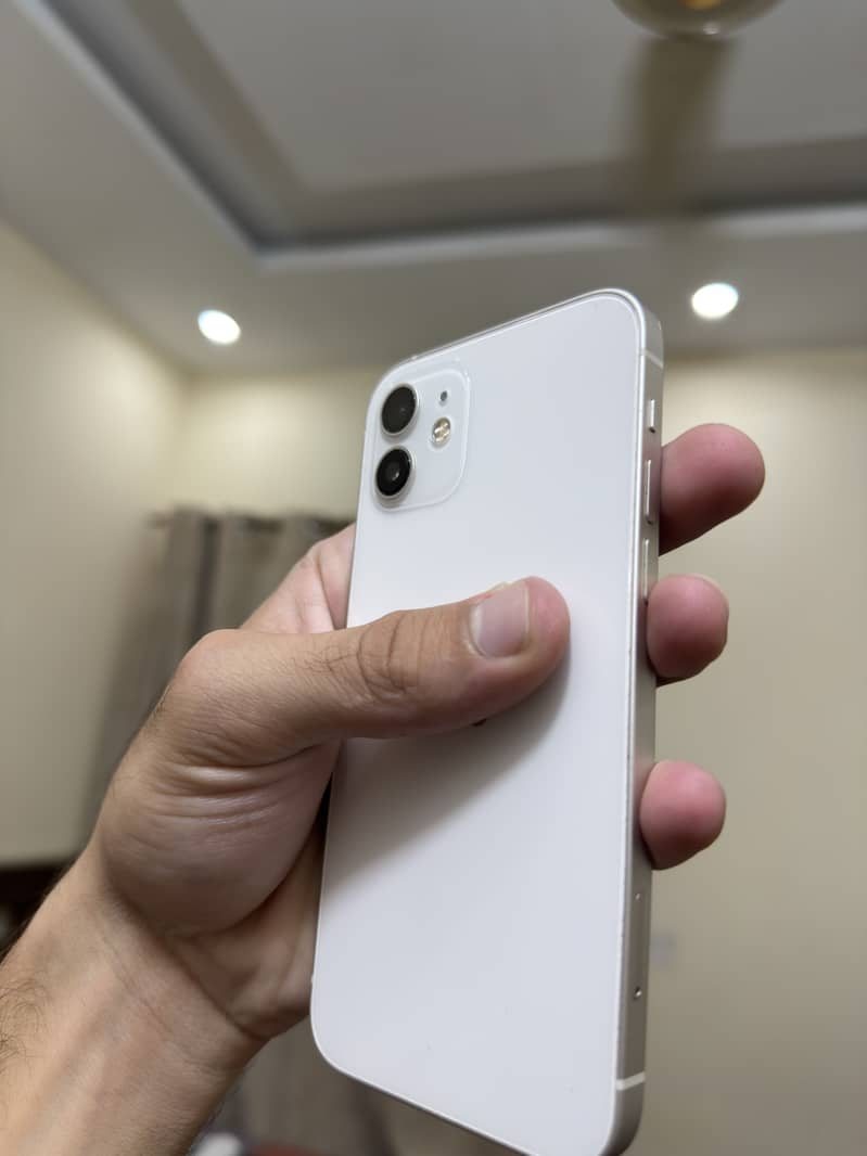 Apple iPhone 12 4