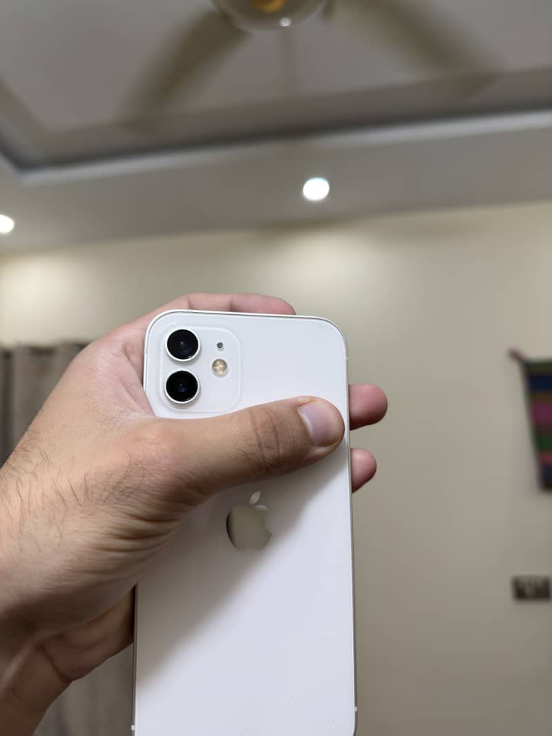 Apple iPhone 12 6