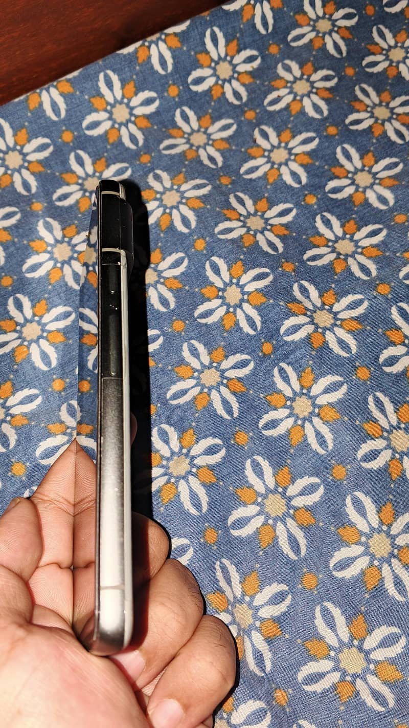 Google Pixel 8 4
