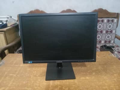 Samsung SyncMaster 22 Inch LED Monitor - Height Adjustable
