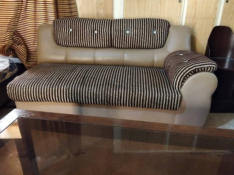 L Shaped sofa 0