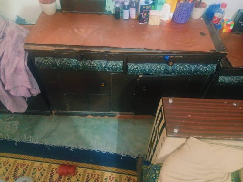 double bed 2 side table and singhar table 3