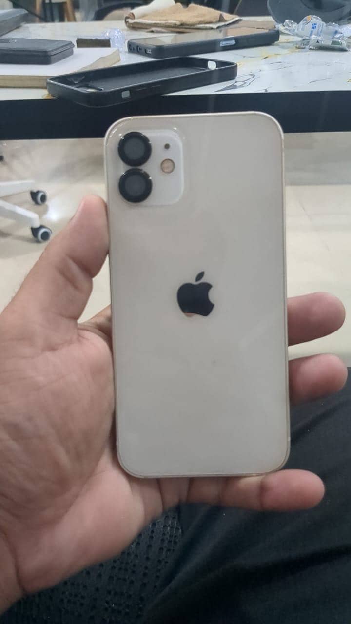Apple iPhone 12 1