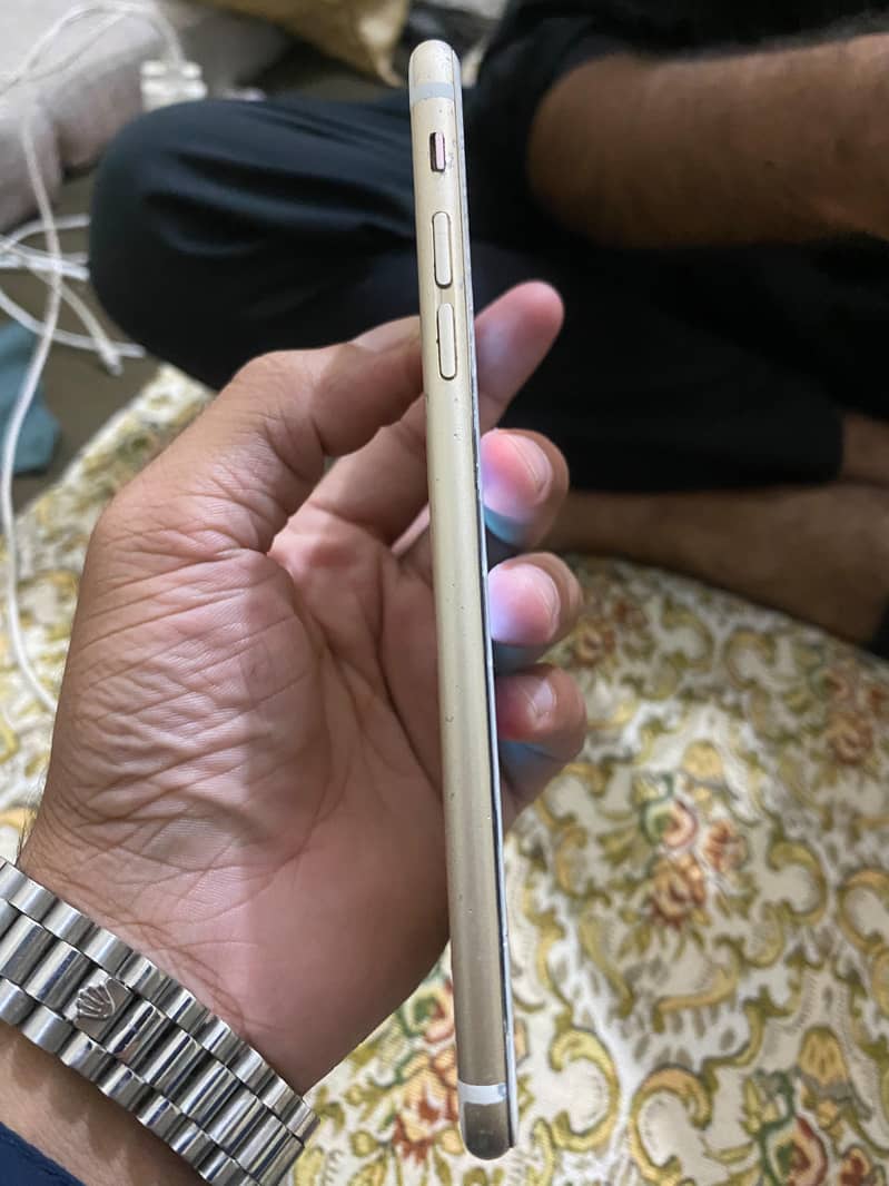 Apple iPhone 6S Plus 4