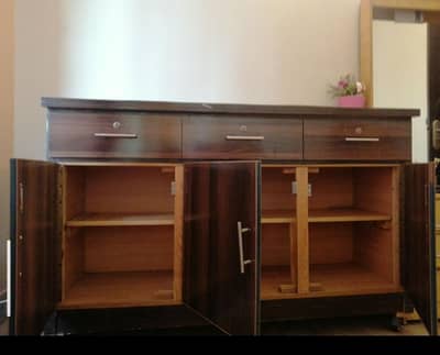 chest of drawers