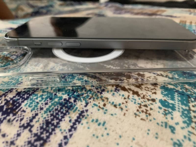 Apple iPhone 15 plus 4