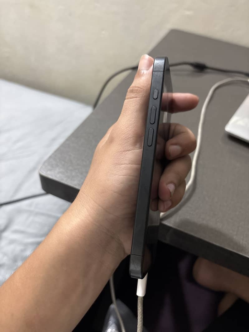 Apple iPhone 15 Pro 4