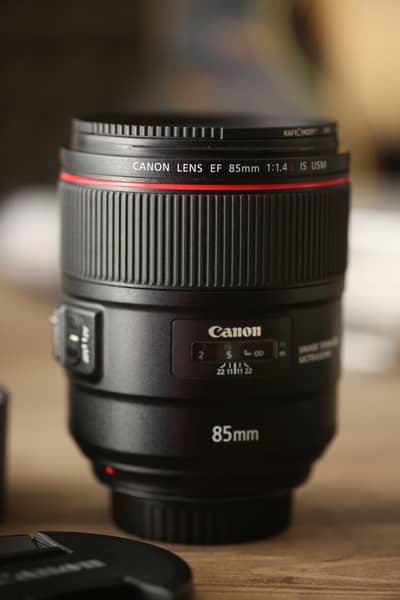 Full frame Canon EF-85mm F/1.4L IS USM Lens