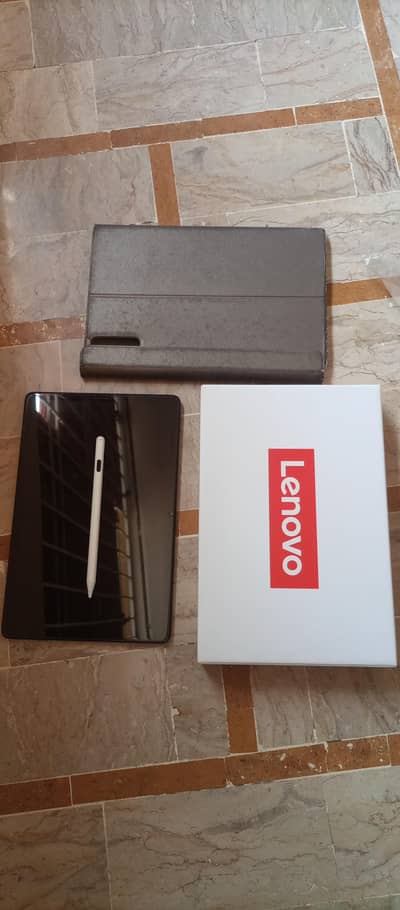 Lenovo M11 - 8GB / 128GB (with graphics pen and cover]