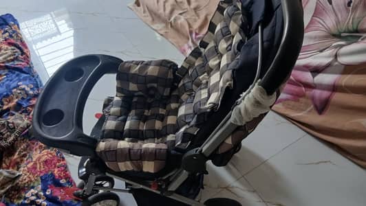 Selling baby stroller in excellent condition, bravo brand.