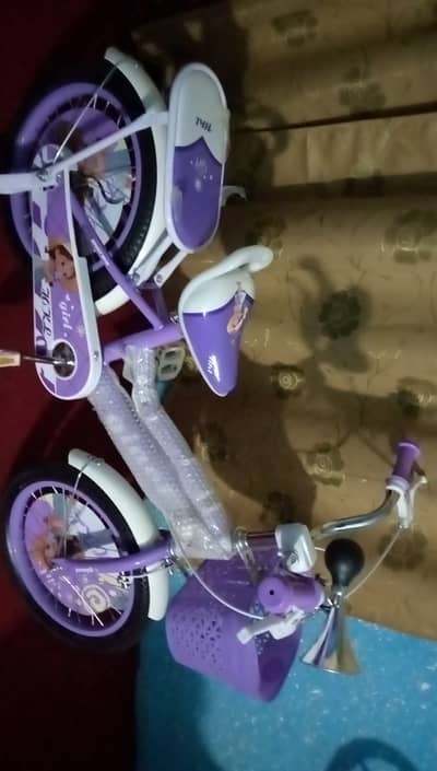Girl cycle